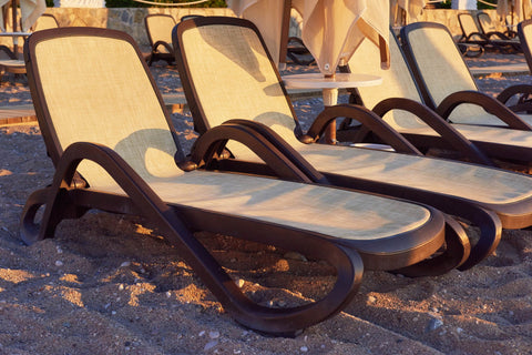 Curved vs. Straight Outdoor Chaise Lounges: Which Design Suits Modern Outdoor Spaces?