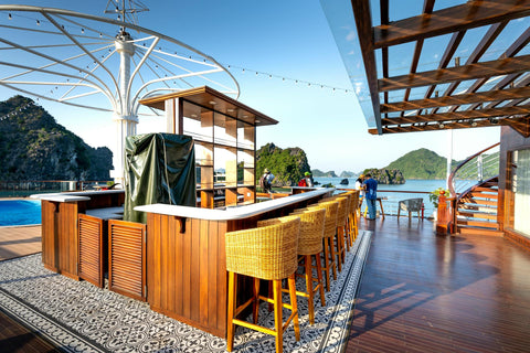 Outdoor Bar Furniture Ideas for Poolside Entertaining