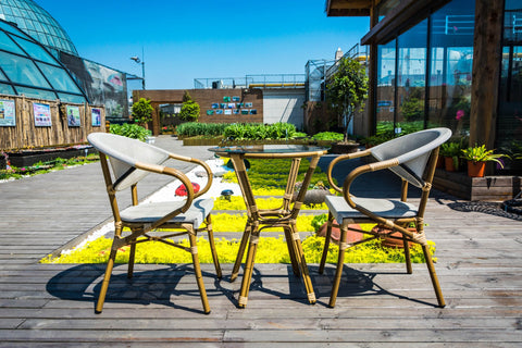 What Is the Best Material for Outdoor Dining Sets in Florida?