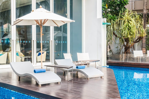 Poolside Outdoor Furniture Ideas That Actually Work in Florida Heat