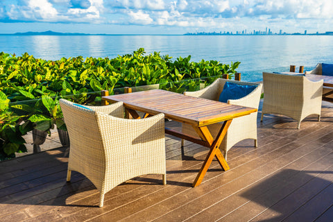 How to Choose an Outdoor Dining Furniture Set for Entertaining